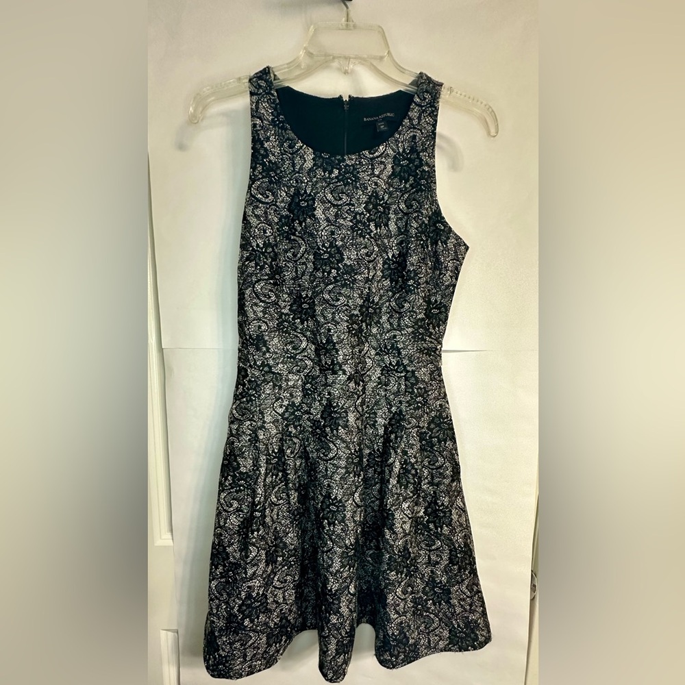 Banana Republic A-Line Floral Lace embroidered dress with pockets!